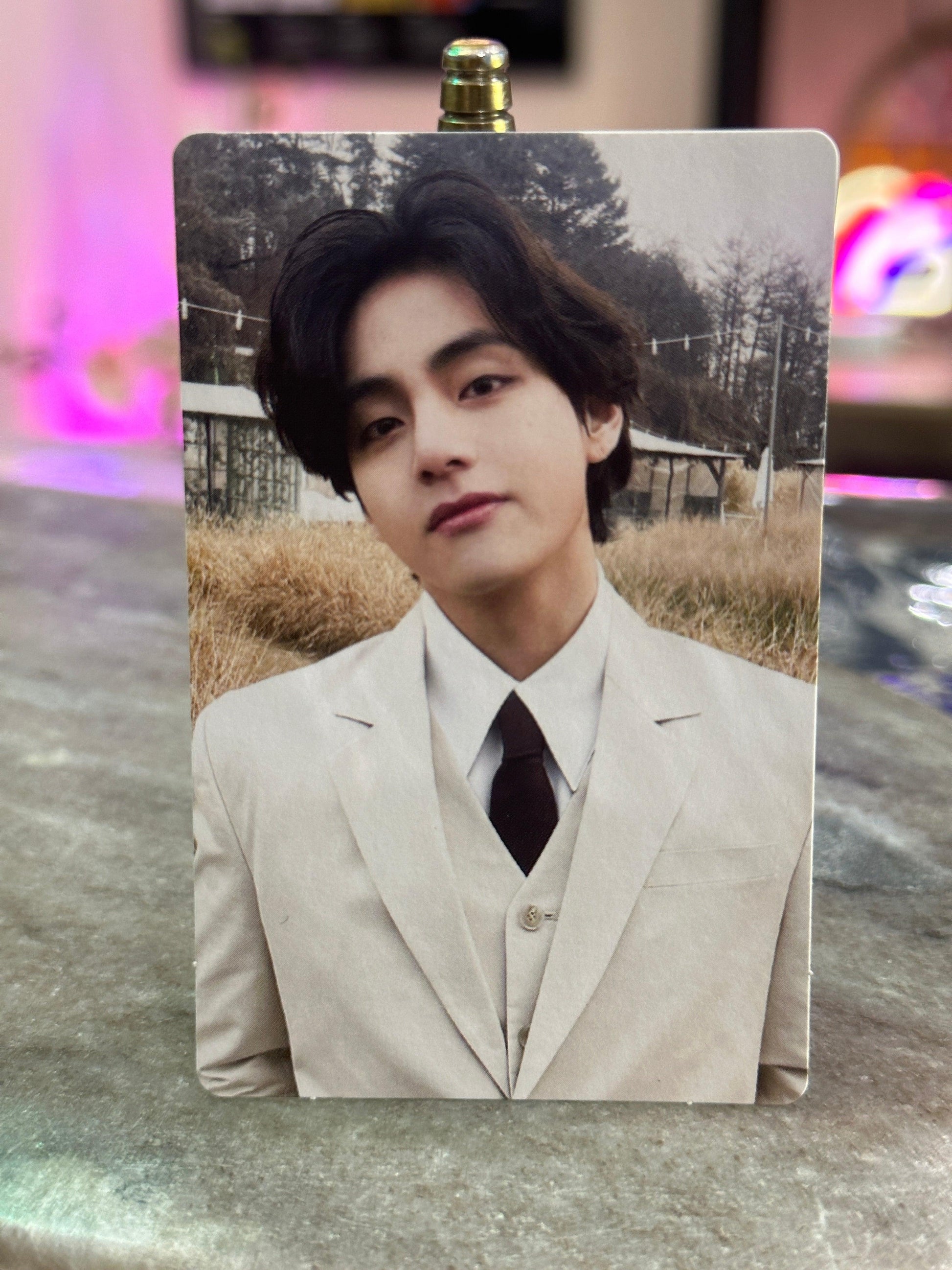 BTS - V PHOTO-FOLIO - K-POP WORLD (7444166508679)