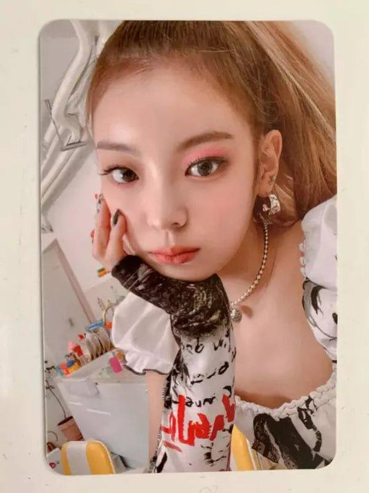 ITZY crazy in love photocards - K-POP WORLD (6767491088519)